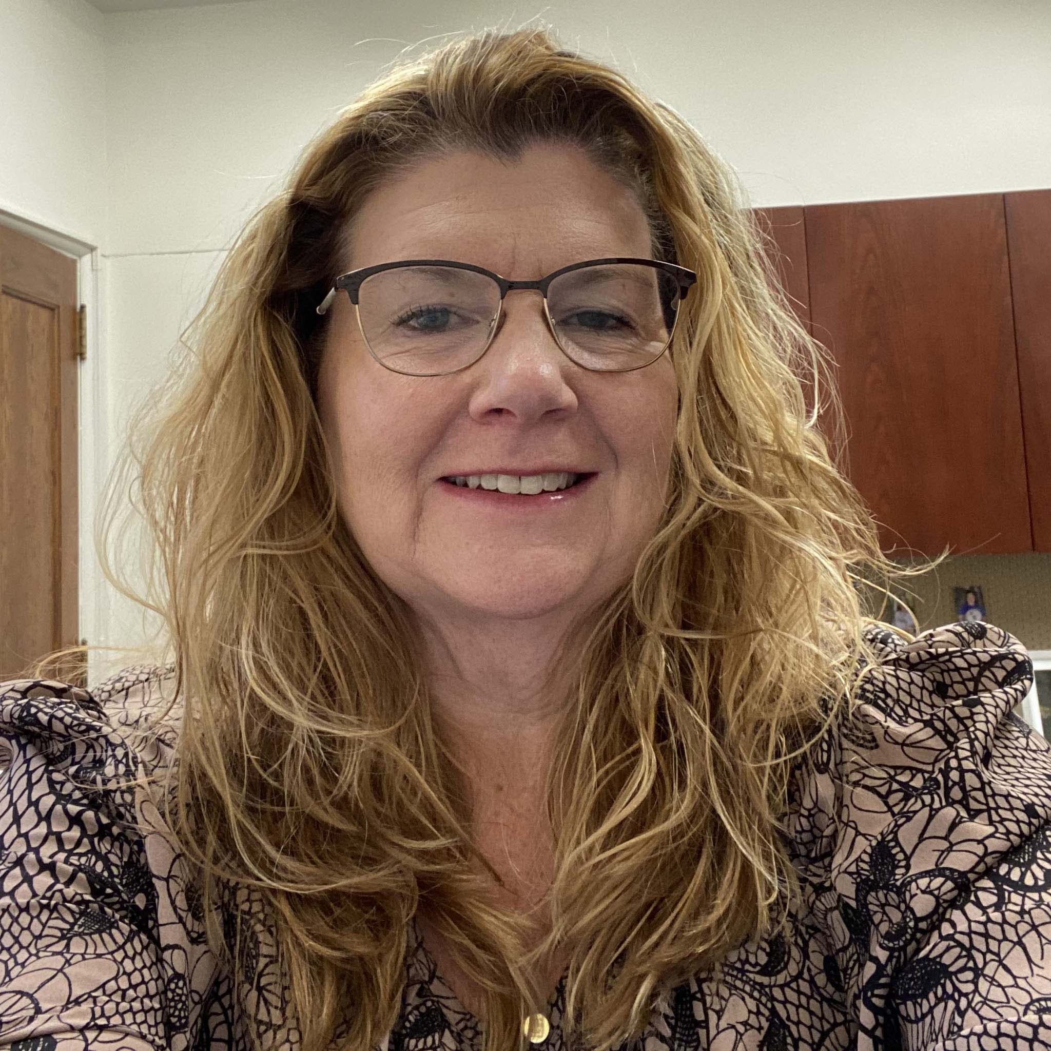 Deborah Redshaw Headshot